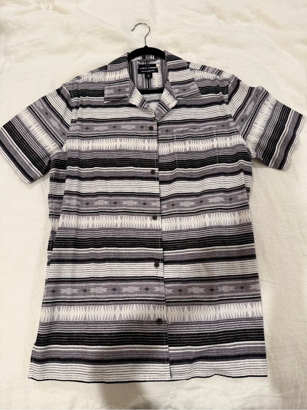 Treasure & Bond Black and White Striped Short Sleeve Button-Down Shirt